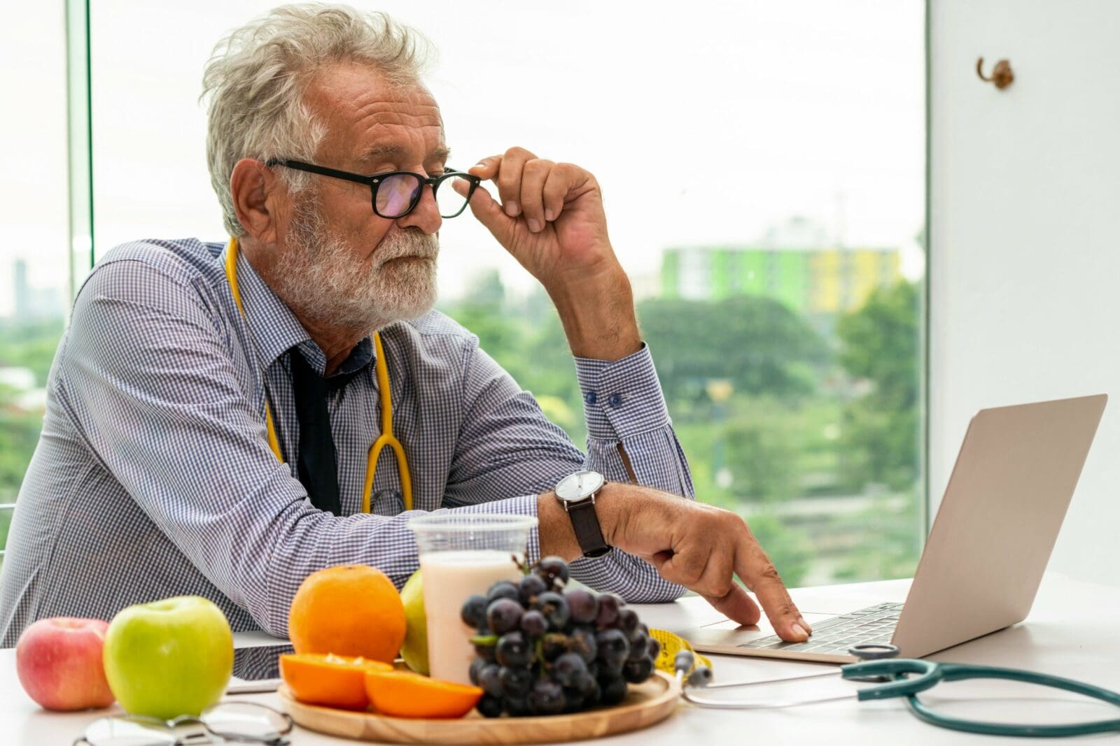 How To Become A Nutritionist Job Description Training Skills Needed how-to-become-a-nutritionist-job-description-training-skills-needed