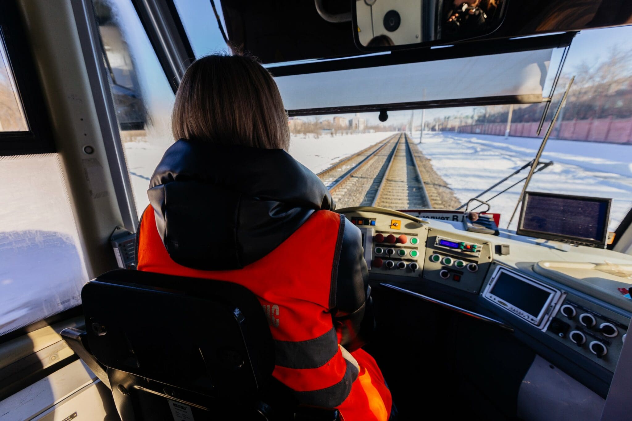 how-to-become-a-train-driver-qualities-training-pay